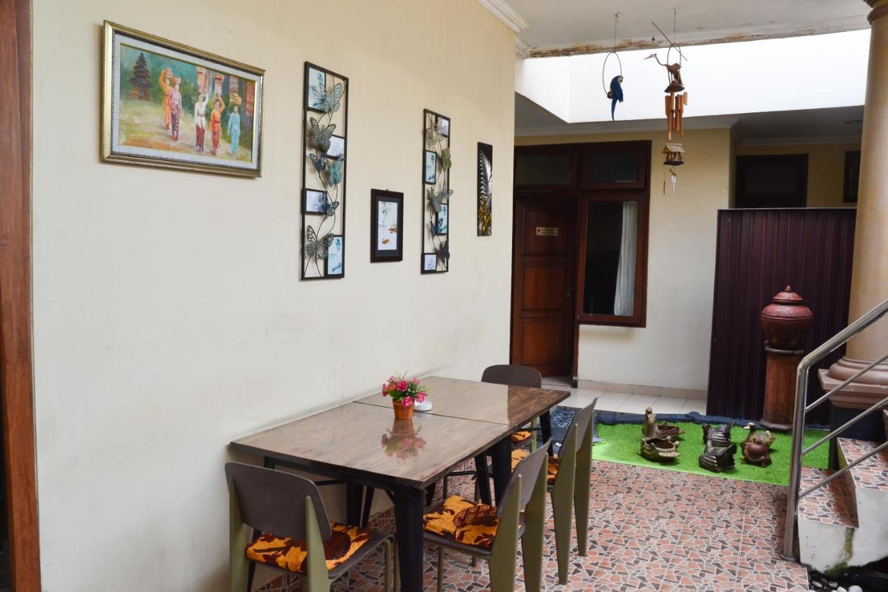Roemah Canting Homestay Джокьякарта Экстерьер фото