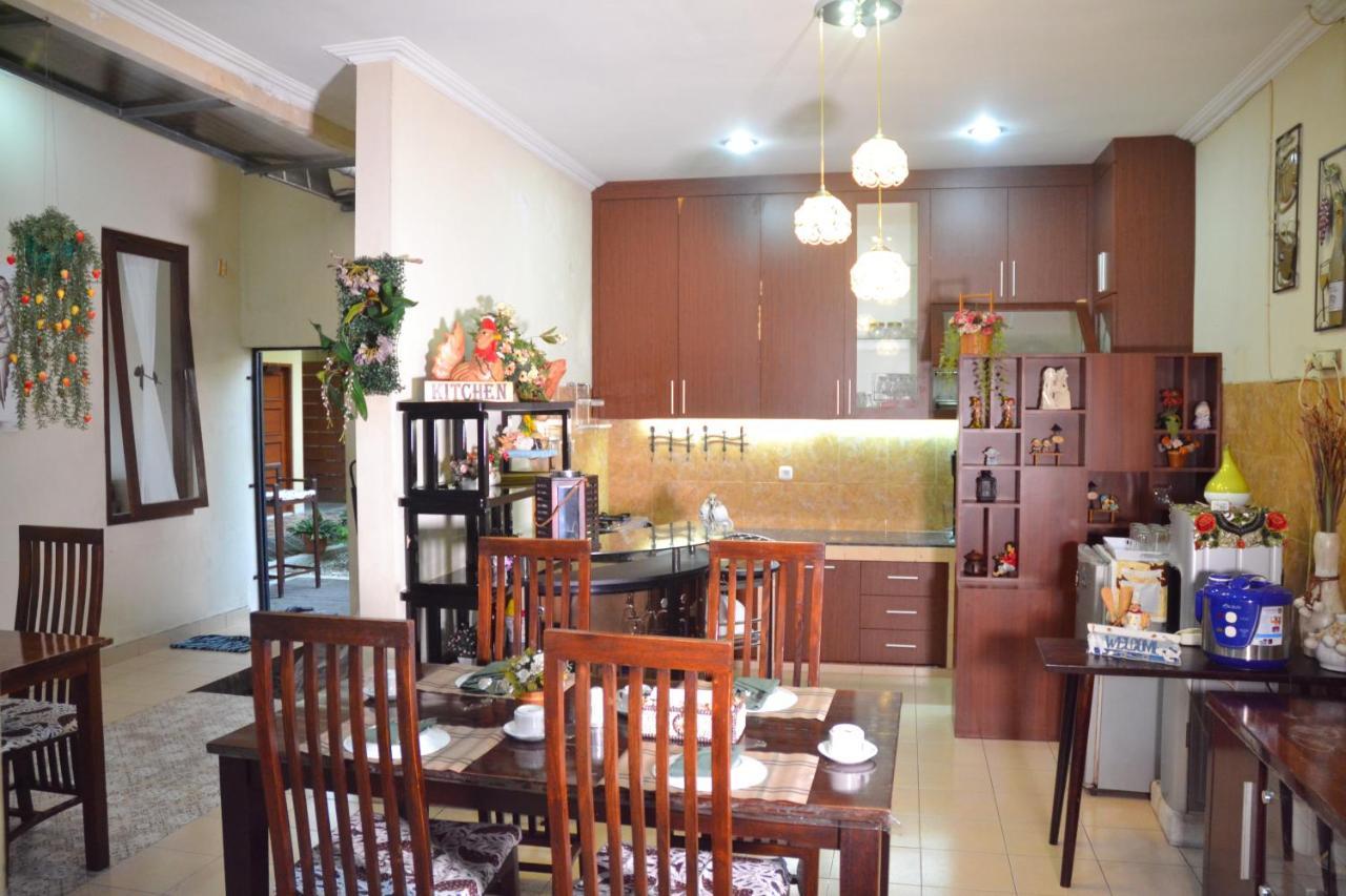 Roemah Canting Homestay Джокьякарта Экстерьер фото